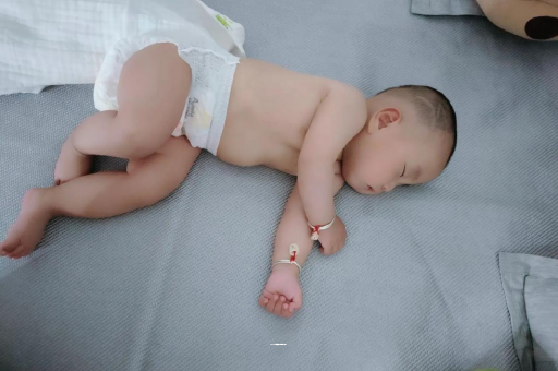 洛阳几个月宝宝会抬头